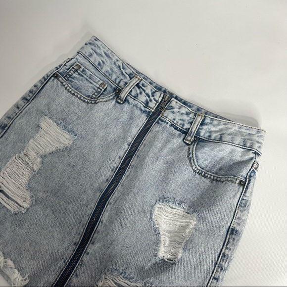 04) Forever 21 Distressed Cutoff Light Wash Denim Zipper Front Mini Skirt Size S - Picture 9 of 12